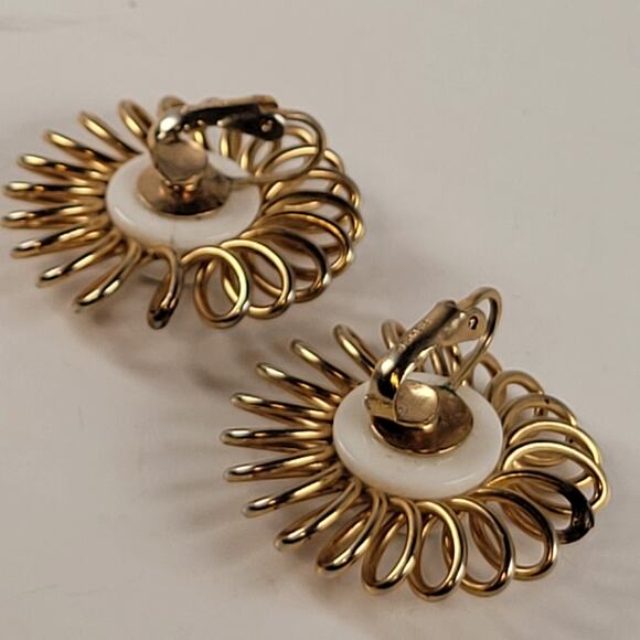 Vintage Emmons Gold Tone White Cabochon Clip-On Earrings Floral Design - Picture 8 of 16